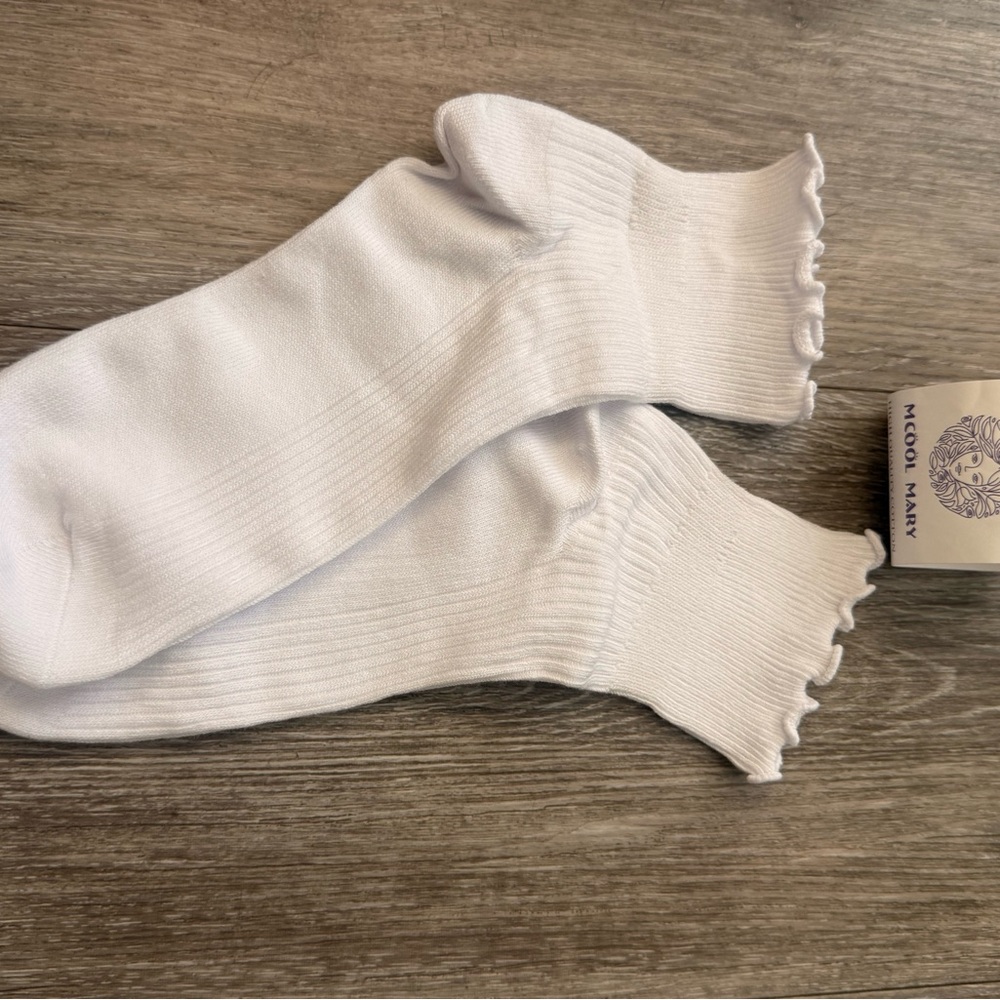 White Ruffle-Cuff Ankle Socks -